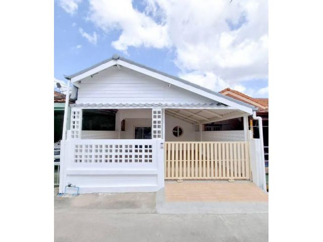 บ้านมินิมอล ทำเลดี ใกล้โลตัส บิ๊กซี แม็คโคร โรบินสันบ่อวิน ศรีราชา เพียง 1 กิโลเมตร ผ่อน 5000 บาท