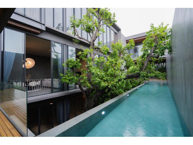 ขายบ้านเดี่ยว 3 ชั้น Unique Luxury ซอยนาคนิวาส 20 พร้อมสระว่ายน้ำ 20 เมตร ขนาดที่ดิน 215 ตรว. ตกแต่งครบพร้อมเฟอร์ ทุกห้อ