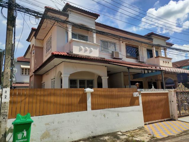 ขายบ้านแฝด สะพานสูง กรุงเทพมหานคร 36วา 3.3ล T09696458046