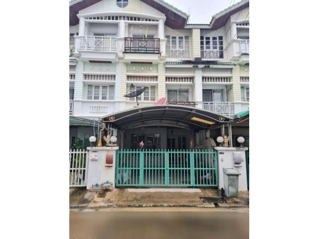ขาย ทาวน์เฮ้าส์ หมู่บ้านยิ่งรวยนิเวศน์ ประชาชื่น แจ้งวัฒนะ เหมาะกับซื้อไปรีโนเวทใหม่ ซื้ออยู่เอง หรือซื้อลงทุนต่อ คุ้มค่า