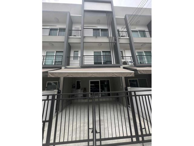 ให้เช่า ทาวน์โฮม 3ชั้น บ้านกลางเมือง สวนหลวง ร.9 167 ตรม 167 ตรว พร้อมเฟอร์นิเจอร์และเครื่องใช้ไฟฟ้าครบ