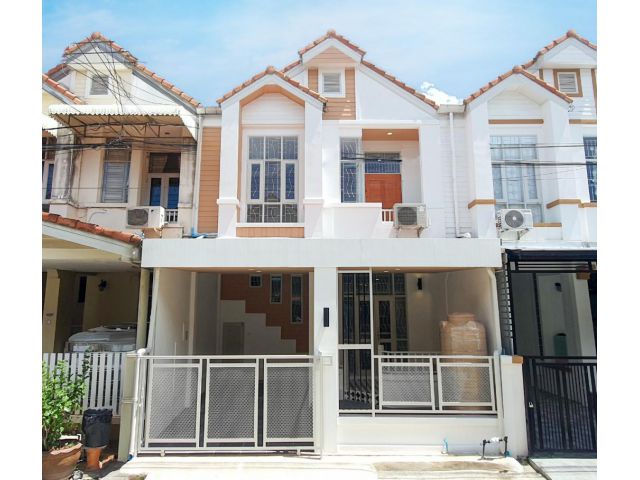 ทาวน์เฮ้าส์ 2 ชั้น รีโนเวทใหม่ หมู่บ้านวรารักษ์ 3 นอน  2 น้ำ ปรุงปรุงใหม่ทั้งหลังพร้อมเข้าอยู่ คลอง 3 คลองหลวง ทักไลน์เพื่อรับราคาพิเศษ