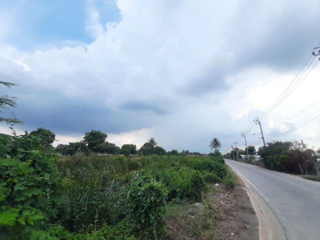 ขายที่ดินสวยพร้อมโฉนด 1ไร่ 3งาน 98ตร.ว. ติดถนนหลัก ใกล้ห้างเซ็นทรัลวิลเลจ บางเสาธง สมุทรปราการ