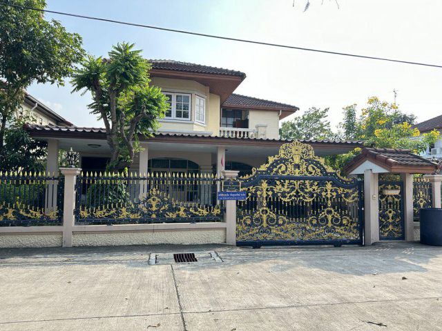 ขายบ้านเดี่ยว หลังมุม หมู่บ้านทองสถิตย์วิลล่า รามอินทรา 34 แยก 20 (ซอยอยู่เย็น) แขวงจรเข้บัว เขตลาดพร้าว กทม.