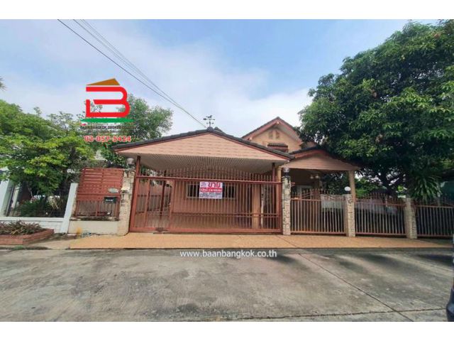 บ้านเดี่ยว หลังริม หมู่บ้าน ซื่อตรง 28 (ซอยนวมินทร์ 143) เนื้อที่ 108 ตรว. แขวงคลองกุ่ม เขตบางกะปิ