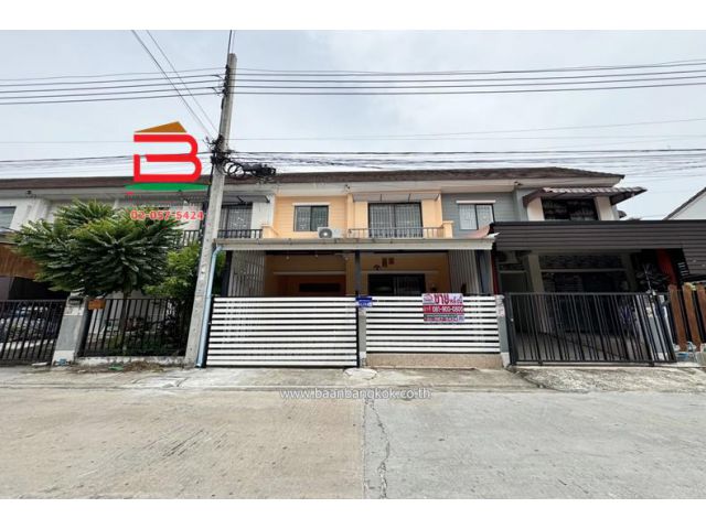 ทาวน์เฮาส์ โครงการ พฤกษา 58/2 ซ.ลาดกระบัง 54 เนื้อที่ 17.5 ตรว. ถนนลาดกระบัง ตำบลศรีษะจรเข้น้อย อำเภอบางเสาธง จังหวัดสมุทรปราการ