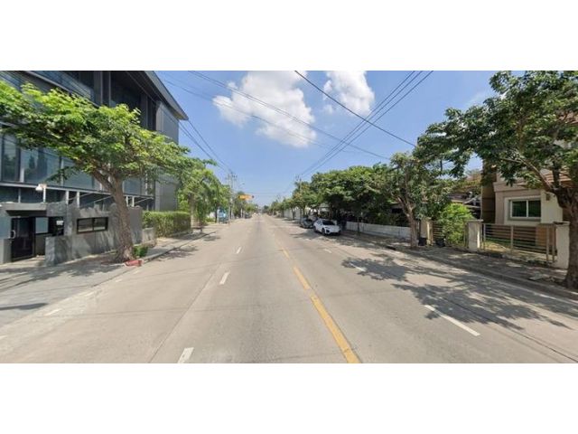 ขายที่ดินพร้อมสิ่งปลูกสร้าง ในซอย สุคนธสวัสดิ์ ใกล้ เดอะ วอล์ค เกษตร-นวมินทร์ !