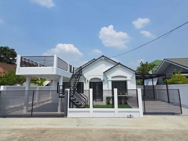 หมู่บ้านชลลดา