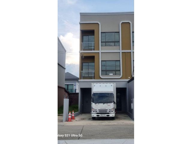 ขายทาวโฮม 3 ชั้น (ห้องริม) หมู่บ้านเดอะ แพลนท์ และเนเชอร่า วงแหวน-ลำลูกกา คลอง 5 ทำเลดี เดินทางสะดวก