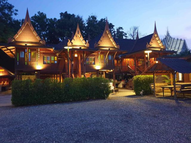 ขายที่โฉนด พร้อมบ้านเดี่ยว ทรงไทย สมัยโบราณ เนื้อที่ 1 – 1 – 0 ไร่ ติดวังรางหมัน
