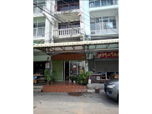ทาวน์เฮาส์ 3 ชั้น ต่อเติมชั้นลอยเพิ่ม ใกล้ถนนพัฒนาการ ใกล้ห้างสรรพสินค้า