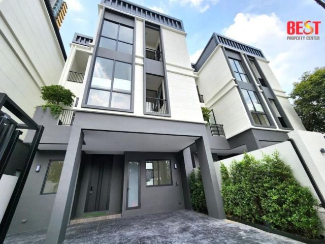 ขาย บ้านใหม่ มือหนึ่ง บ้านเดี่ยว 3 ชั้น พร้อม Private Pool ใจกลางเมืองทองธานี จอดรถได้ 3 คัน