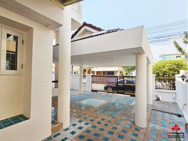 ขายบ้าน 3.5 ชั้น 4 ห้องนอน สวย พร้อมชั้นลอย รีโนเวทแล้ว พัฒนาการ