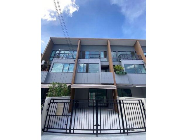 P392 ให้เช่า ทาวน์โฮม 3 ชั้น โครงการ บ้านกลางเมือง สุขุมวิท-อ่อนนุช Baan Klang Muang Sukhumvit-Onnut ซอยอ่อนนุช 70/1