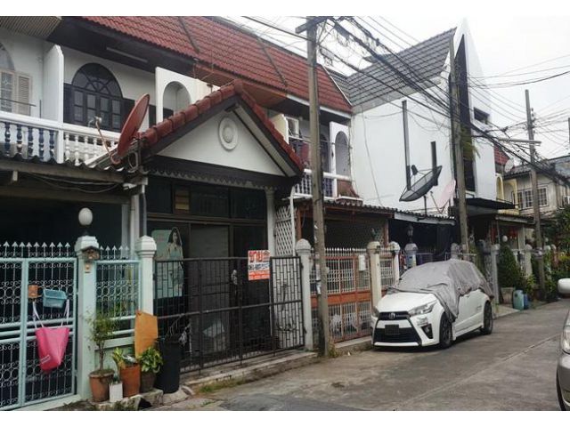 ขายทาวน์เฮ้าส์ หมู่บ้านธารทองนิเวศน์ ติดถนนพหลโยธิน เนื้อที่ 19 ตร.ว. ทำเลดี ติดถนนใหญ่