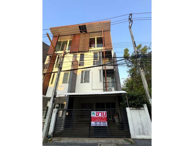 ห้ามพลาดทาวน์โฮมทำเลดี หลังเซ็นทรัลแจ้งวัฒนะ ที่ The Attic แจ้งวัฒนะ ไม่มีค่าสวนกลาง