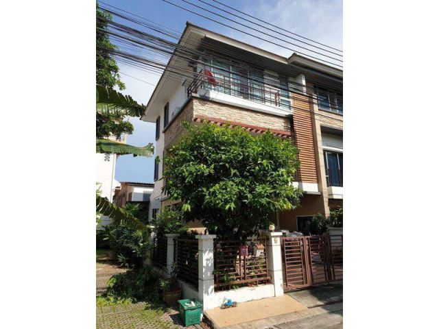 ขายทาวน์โฮม 3 ชั้น ติดถนนเมน  พลัส ซิตี้ พาร์ค ศรีนครินทร์-สวนหลวง ถนนเฉลิมพระเกียรติ ร.9 แขวงหนองบอน เขตประเวศ กทม.