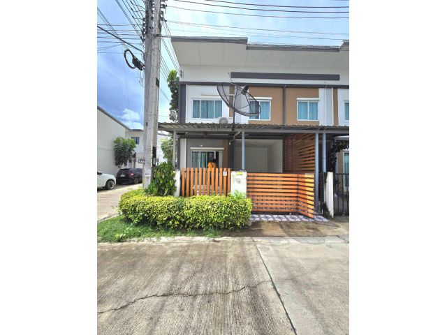 081-002-6006 ขายบ้านทาว์เฮ้าส์ 2 ชั้น หลังมุม เจ้าของขายเอง บ้านใหม่ราคาถูกกว่าโครงการ