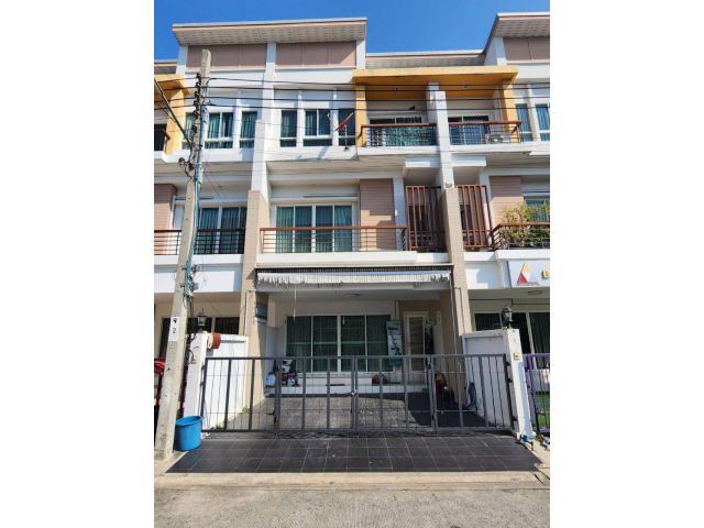 ขายบ้าน 3 ชั้น หมู่บ้าน ภณาสิริ เรสซิเดนซ์ ลาดพร้าว กรุงเทพมหานคร