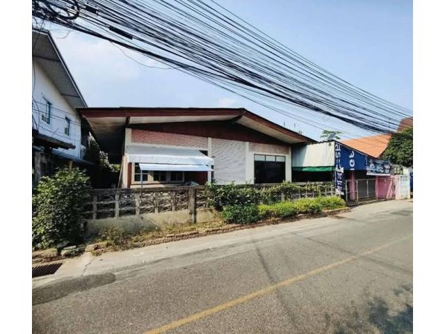 ขายบ้านเก่าค้าขายได้ห่างราชมงคลล้านนาเพียง 250เมตร