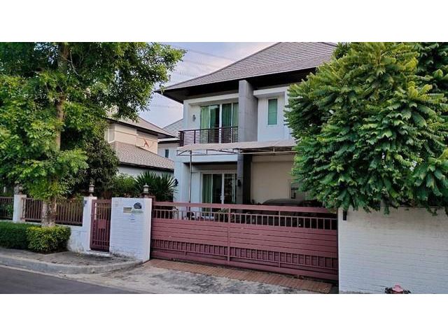ให้เช่าบ้านเดี่ยว 2 ชั้น รีโนเวทใหม่ หมู่บ้านบลูลากูล บางนา ใกล้ ม.ราม2 ใกล้ห้างMegaบางนา ตกแต่งพร้อมอยู่