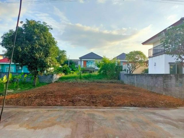 ขายที่ดินเปล่าถมแล้ว ในหมู่บ้านวิภาลัย ซอย 10 เข้าซอยวัดเวฬุวนาราม9 แยก1