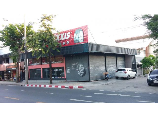 ขายบ้านหลังมุมทำเลการค้า ติดถนนใหญ่ เหมาะทำธุรกิจและพักอาศัย