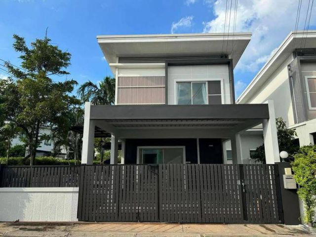ขายบ้านแฝด ไลฟ์ วัลเลย์ สุขุมวิท- เขาน้ำซับ ศรีราชา รีโนเวทใหม่ หลังมุม พร้อมอยู่