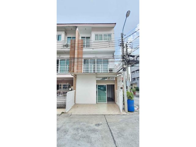 BH3483 ให้เช่า ทาวน์โฮม 3 ชั้น หมู่บ้านโฮมอินทาวน์ พหลโยธิน 73