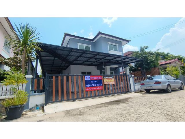 ขายบ้านเดี่ยว 2 ชั้น รีโนเวทใหม่ทั้งหลัง พร้อมอยู่ พื้นที่ใช้สอยกว้าง ราคาไม่แพง