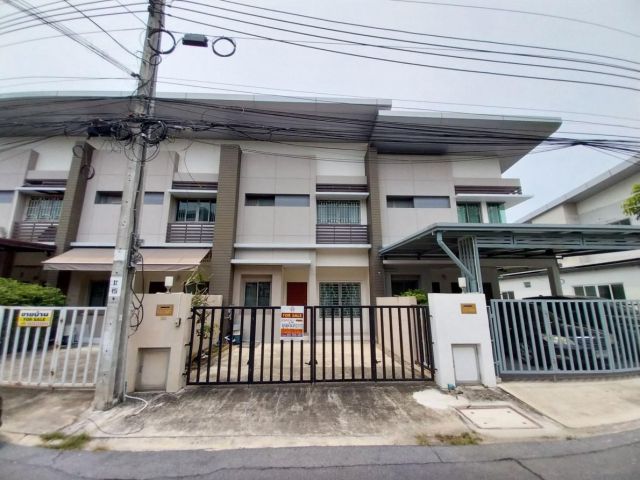 ขาย ถูกสุดในโครงการ ทาวน์เฮ้าส์  2 ชั้น โมทาวน์ แจ้งวัฒนะ ( Mo Town  Chang Wattana ) ติดถนนเมน ใกล้คลับเฮ้าส์ ใกล้สวนสาธ