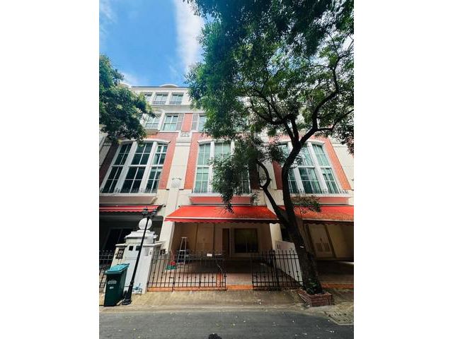 FOR RENT Townhouse Moo Bann Klang Krung Thonglor