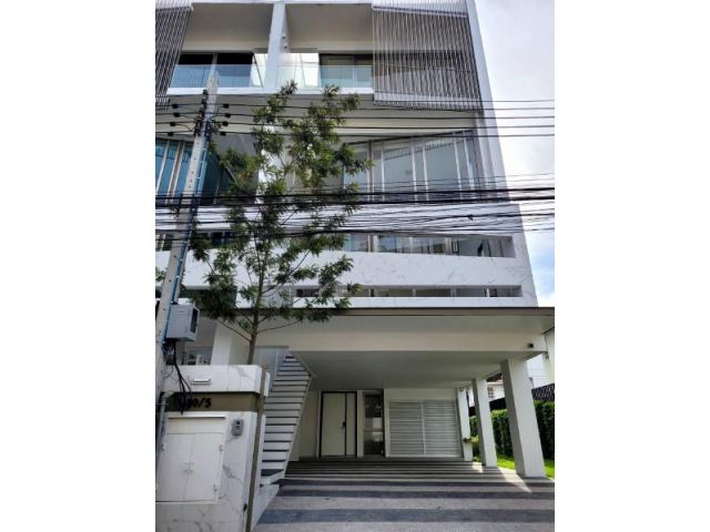 ขายหรือให้เช่าโฮมออฟฟิศ 4 ชั้นย่านลาดพร้าว โครงการ LUXE 35 Luxury Townhome ถนนรัชดาลาดพร้าว ซอยลาดพร้าว35 แขวงจันทรเกษม