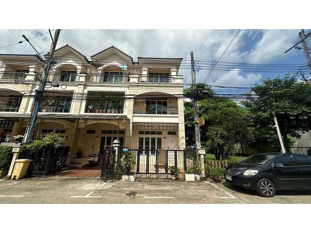 ทาวน์โฮมลาดพร้าว ศิรินโฮมลาดพร้าว 101 หลังมุม ติดสวน