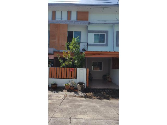 ทาวเฮ้าส์ 2 ชั้น 3 ห้องนอน 2 ห้องน้ำ 24 ตรว. หมู่บ้าน กีรติธานี บ้านสวน, หลังโกลบอลเฮ้าส์ ใกล้เซ็นทรัล