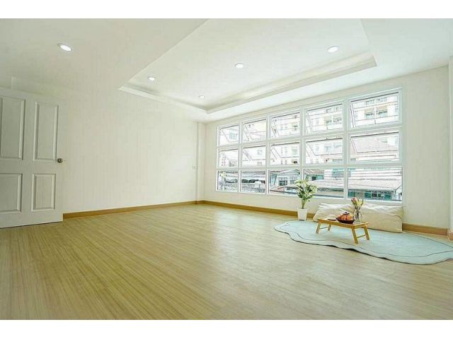 Townhouse for rent, very good condition, ready to move in, Bangkhen, Lat Phrao, 4 bedrooms, 3 floors No furnistures ,bui