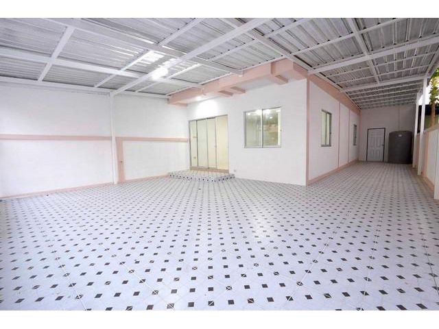 ขายทาวน์เฮ้าส์ บ้านพร้อมพรรณ ขนาด 33.7 ตร.วา  2 ชั้น