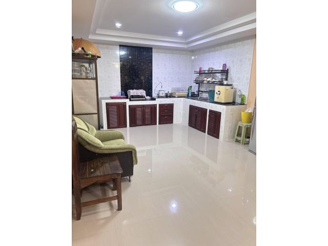 บ้านแฝด 2 ชั้น หมู่บ้านประกายทอง ถนนเลียบคลองชลประทาน