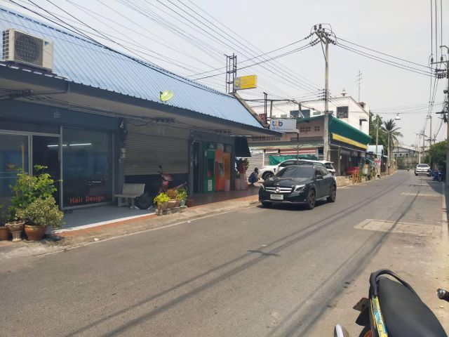 ขายที่ดินพร้อมบ้านเช่า/ห้องเช่า 111 เหมา8.5ล้าน.ติดถนนลาดยาง+คอนกรีต อ.กระทุมแบน จ.สมุทรสาคร.ทำเลทอง.เขตอุตสาหกรรม