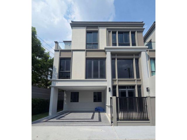 For rent, luxury 3-storey townhouse, Baan Klang Muang Classe Sukhumvit 77, new house, 1st hand, near BTS On Nut,