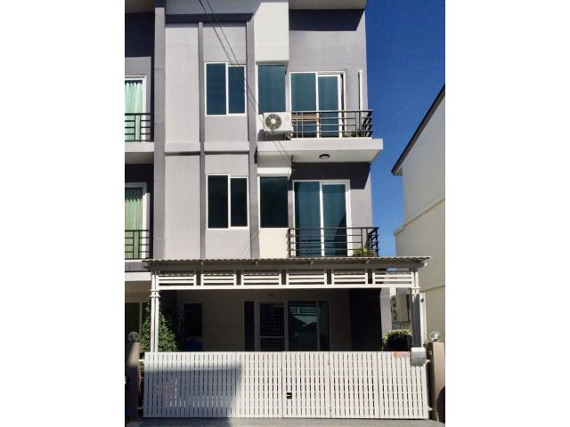 B944 ให้เช่าทาวน์โฮม 3ชั้น หมู่บ้านกัสโต้ แกรนด์รามคำแหง ซอยมีสทีน ถนนรามคำแหง