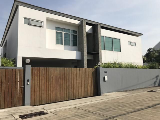 ขายบ้านพร้อมที่ดิน เนื้อที่ 126 ตรว หมู่บ้านธารารมณ์ ซอยรามคำแหง