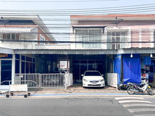 ทาวน์เฮ้าส์ 2 ชั้น หมู่บ้าน รัตนาธิเบศร์ ถนนเมน ติด MRT ตลาดบางให