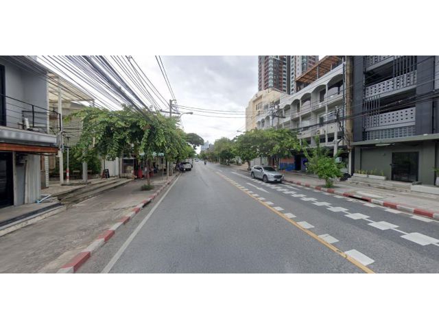 ขายที่ดินพร้อมสิ่งปลูกสร้าง ซอย ประสาทสุข ถนน เย็นอากาศ !
