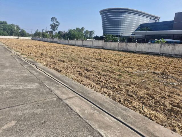 Beautiful vacant land for sale near Phoenix Golf Course Suitable for building a house for sale, 6 plots of land, divided