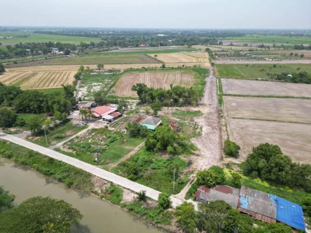 ขายที่ดินทำเลดี พื้นที่รวม 4 ไร่ 3 งาน 4 ตรว. เจ้าของขายเอง นครนายก   ที่ตั้ง : ต.ทองหลาง อ.บ้านนา จ.นครนายก   พื้นที่ 4