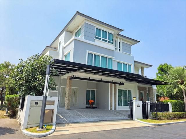 RH1265 ให้เช่าบ้านเดี่ยวสุดหรู 3 ชั้น โครงการแกรนด์ บางกอก บูเลอวาร์ด พระราม 9-ศรีนครินทร์ 5 ห้องนอน 7 ห้องน้ำ แอร์ 8 ตั