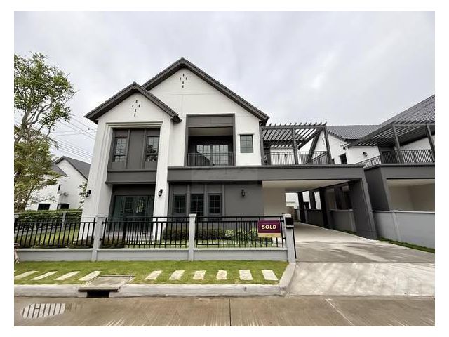 ให้เช่าบ้านหลังมุม 4 นอน CENTRO บางนา เฟส 2 Type ใหญ่สุด ใกล้เมกะ