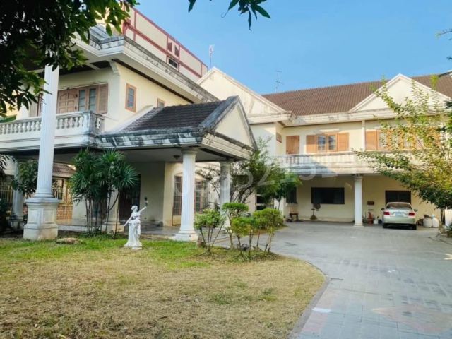บ้านคฤหาสน์ สันติธรรมช้างเผือก อ.เมือง เชียงใหม่ 217 ตร.ว.