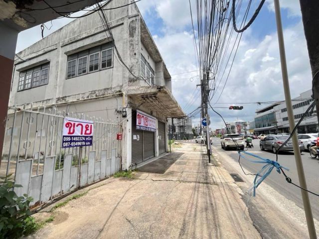 ขายตึกติดถนนชยางกูร  สี่แยกกองบิน 21 จ.อุบลราชธานี